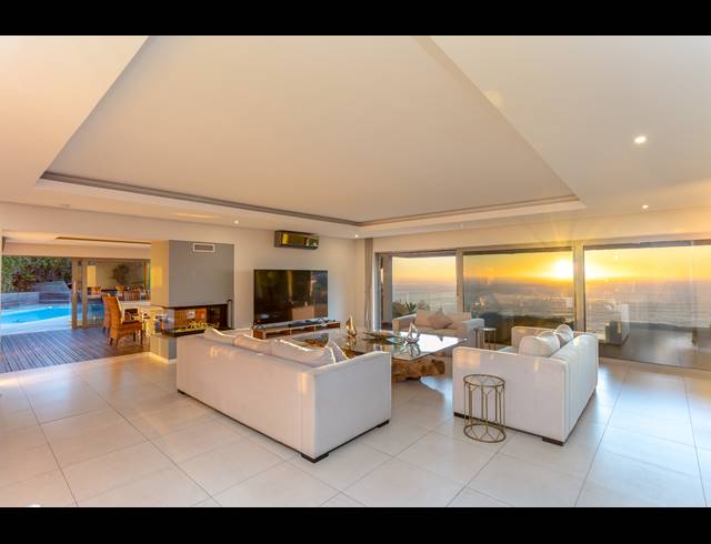8 BEDROOM HOUSE FOR SALE IN LLANDUDNO
